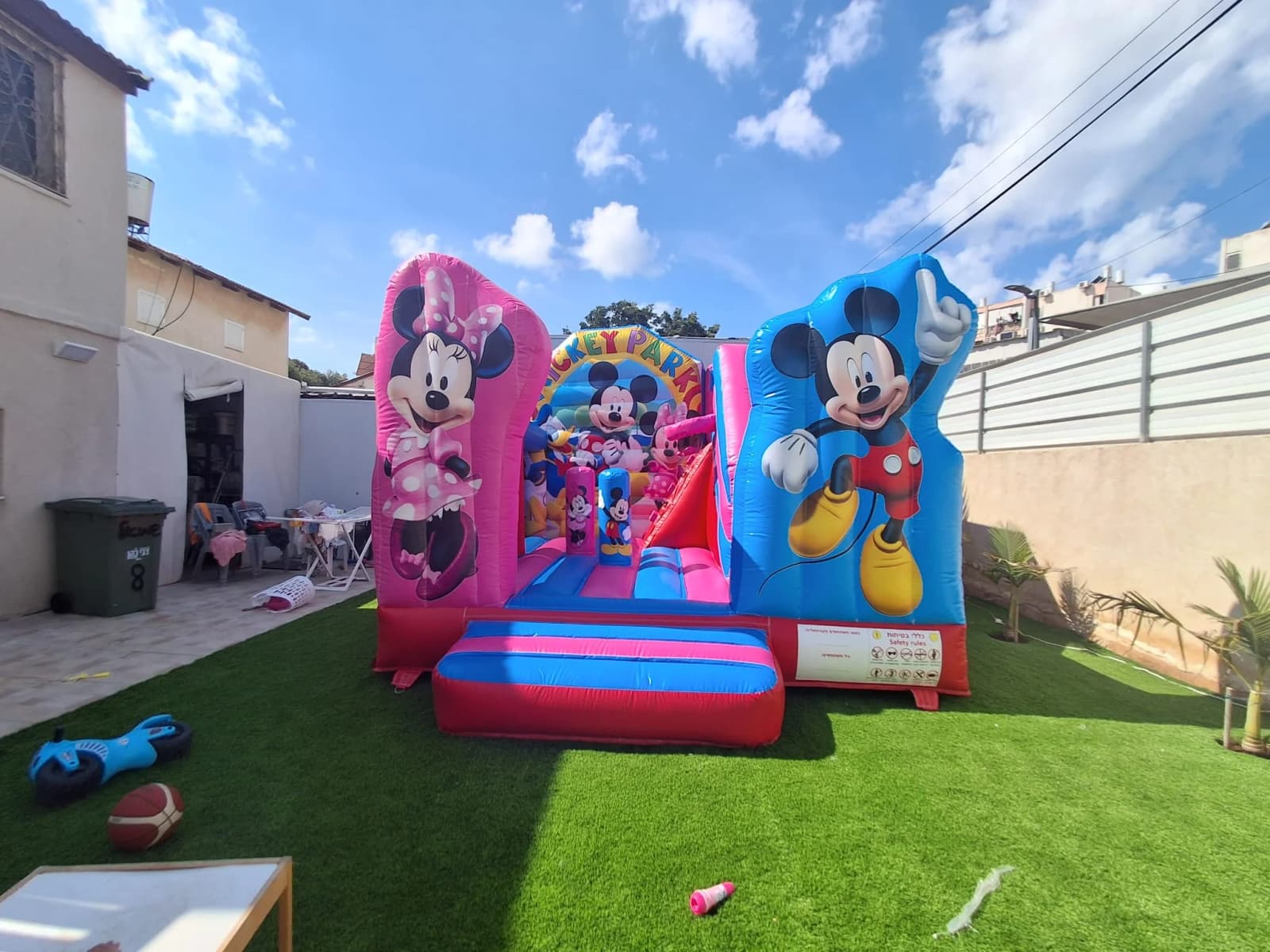 מתנפח מיקי ומיני — מתקן להשכרה מלולילנד