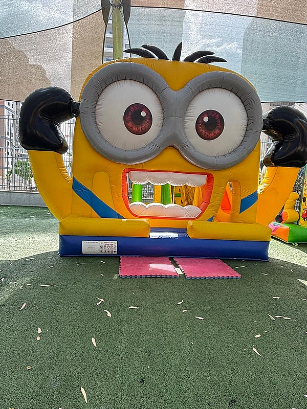 מתנפח מניונים מטורף